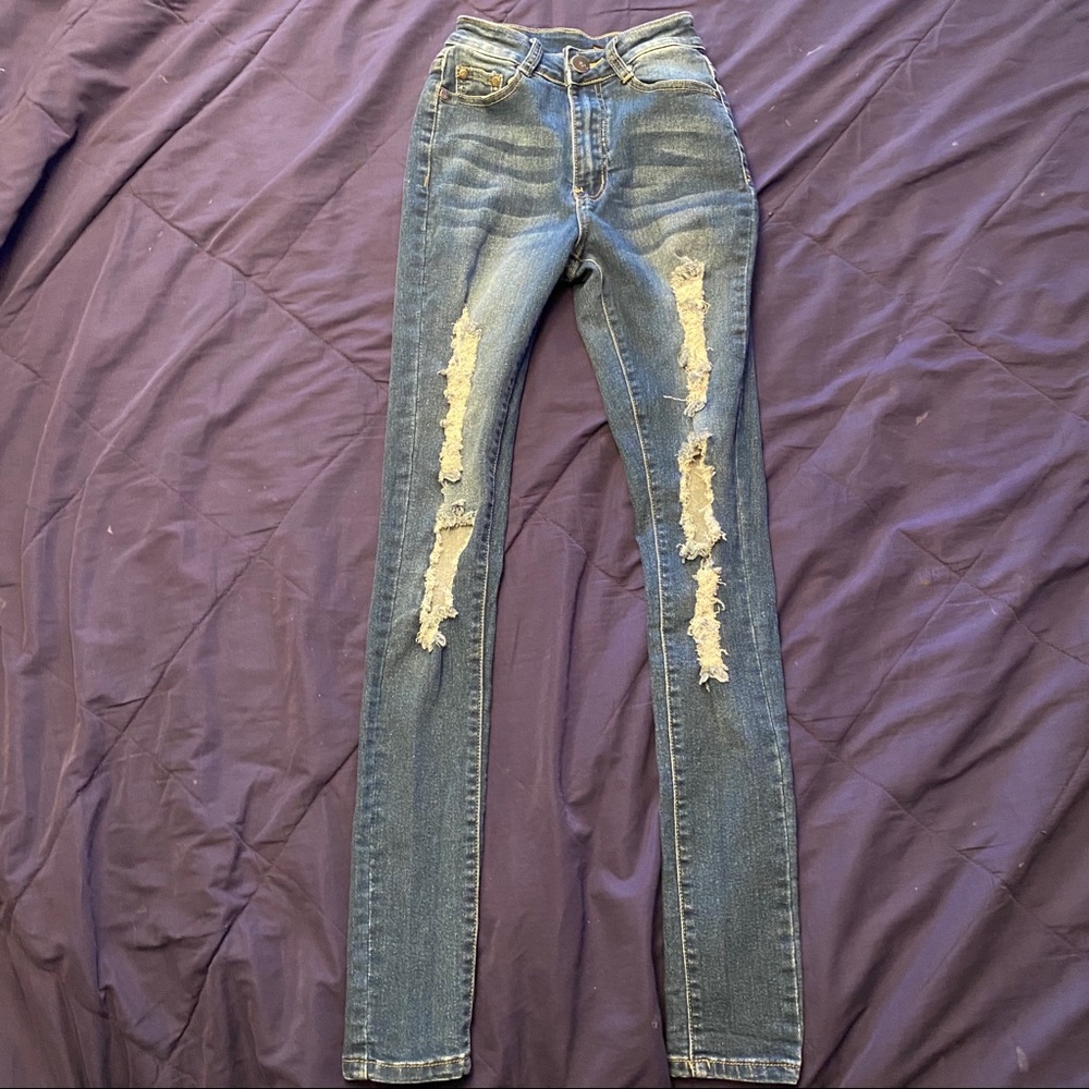 Distressed skinny jeans